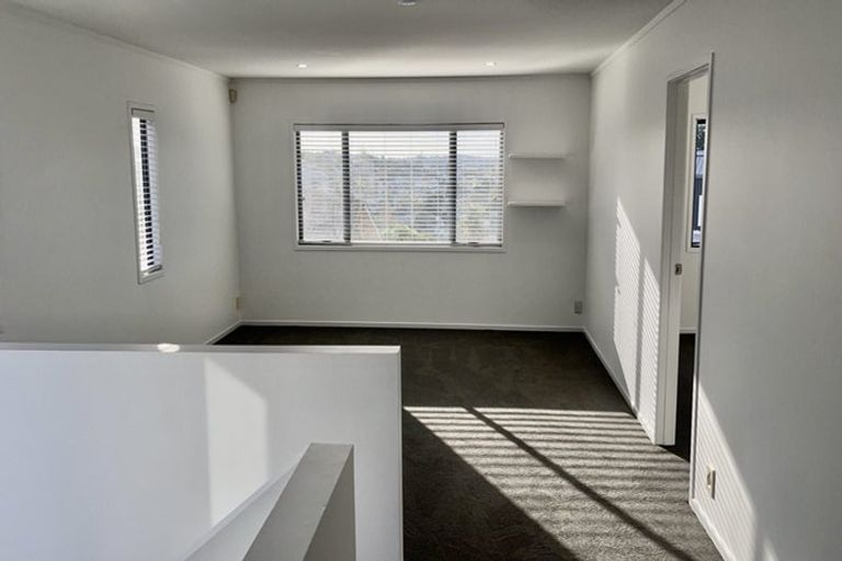 Photo of property in 2/90 Pupuke Road, Hillcrest, Auckland, 0627