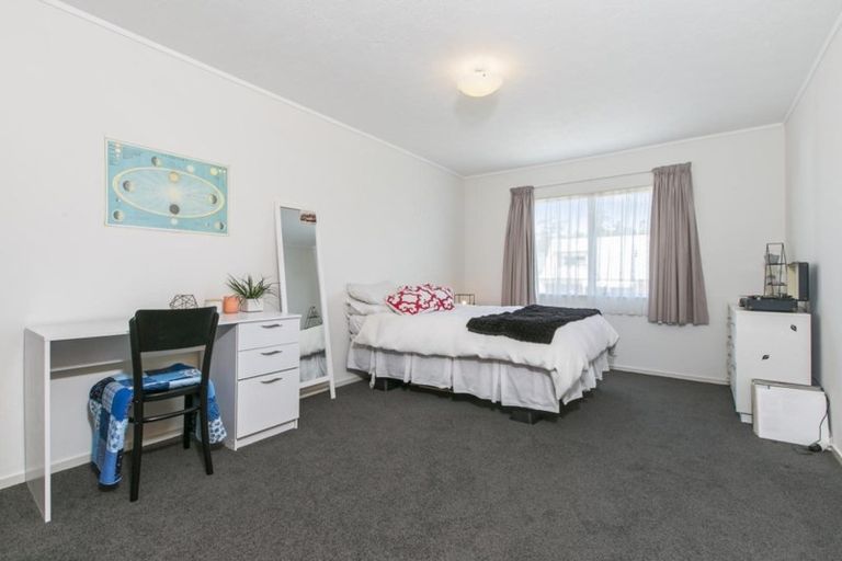 Photo of property in 104 Manhattan Heights, Glendene, Auckland, 0602