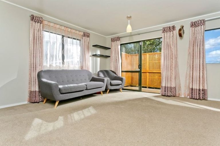 Photo of property in 3/6 Helena Street, Massey, Auckland, 0614