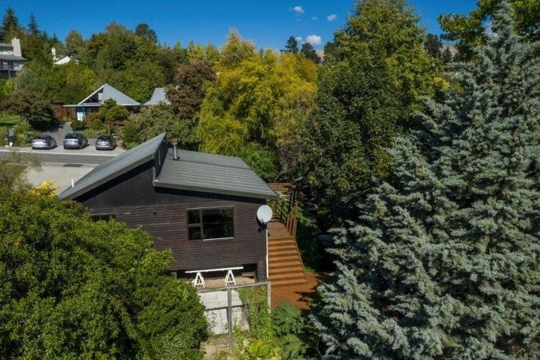 Photo of property in 31 Warren Street, Wanaka, 9305