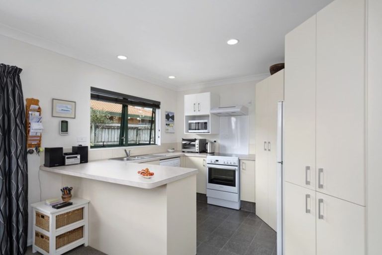 Photo of property in 9a Evans Road, Papamoa Beach, Papamoa, 3118