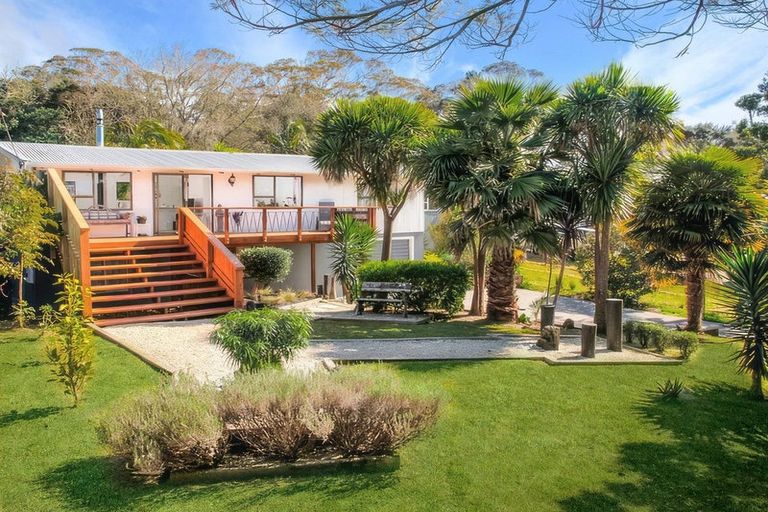 Photo of property in 673 Huia Road, Parau, Auckland, 0604