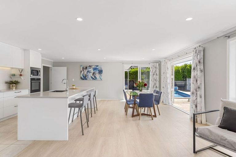 Photo of property in 13 Dida Park Drive, Kumeu, 0810