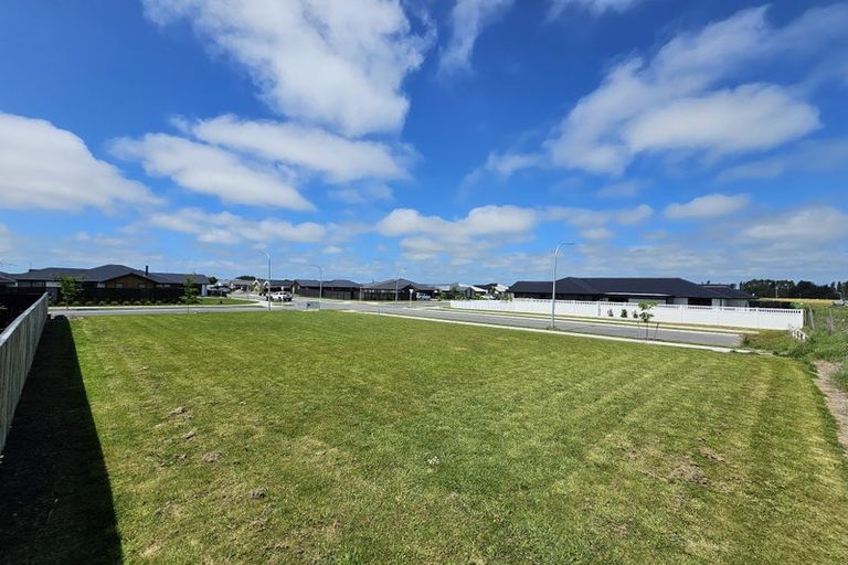 Photo of property in 14 Mccahon Drive, Rangiora, 7400