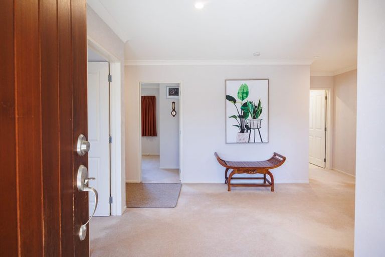 Photo of property in 23 Johnstone Drive, Fitzherbert, Palmerston North, 4410