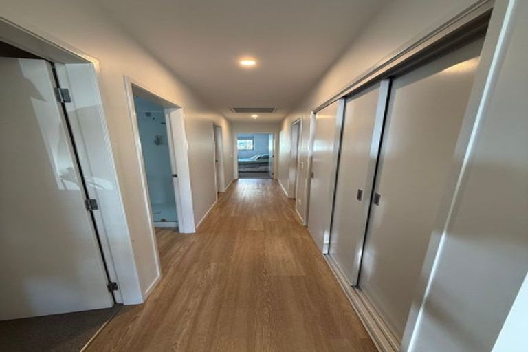 Photo of property in 2 Shelduck Road, Jacks Point, 9371