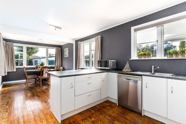 Photo of property in 3 Woburn Place, Takaro, Palmerston North, 4412