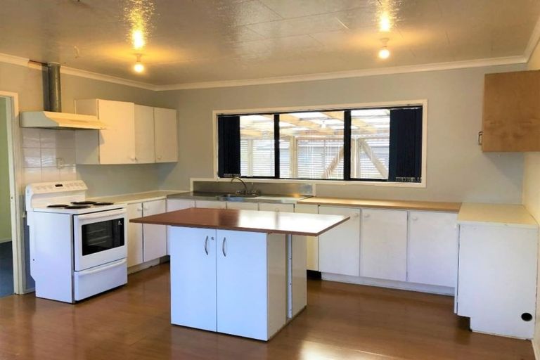 Photo of property in 27 Silverstone Place, Henderson, Auckland, 0612