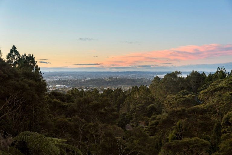 Photo of property in 97 Scenic Drive, Titirangi, Auckland, 0604