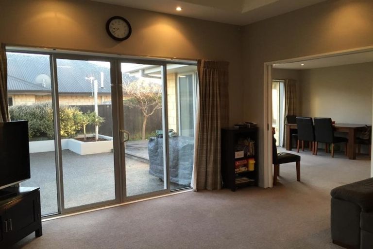 Photo of property in 26 Foresters Crescent, Parklands, Christchurch, 8083