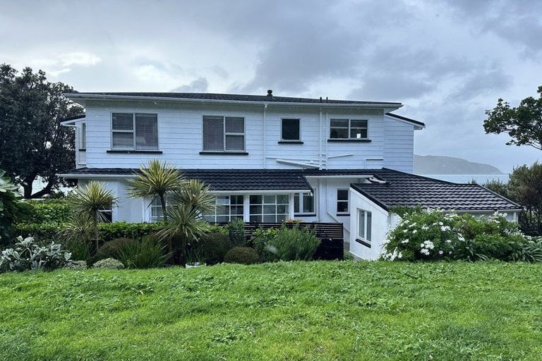 Photo of property in 281 Queens Drive, Lyall Bay, Wellington, 6022
