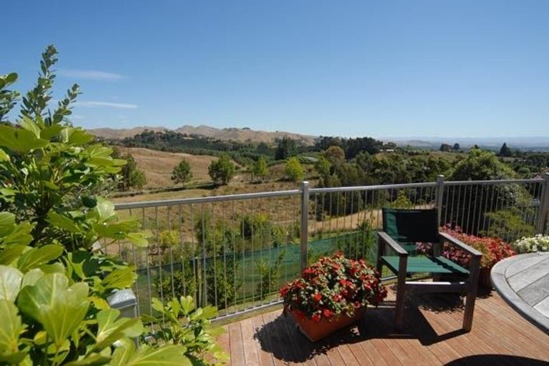 Photo of property in 15 Hikanui Place, Havelock North, 4130