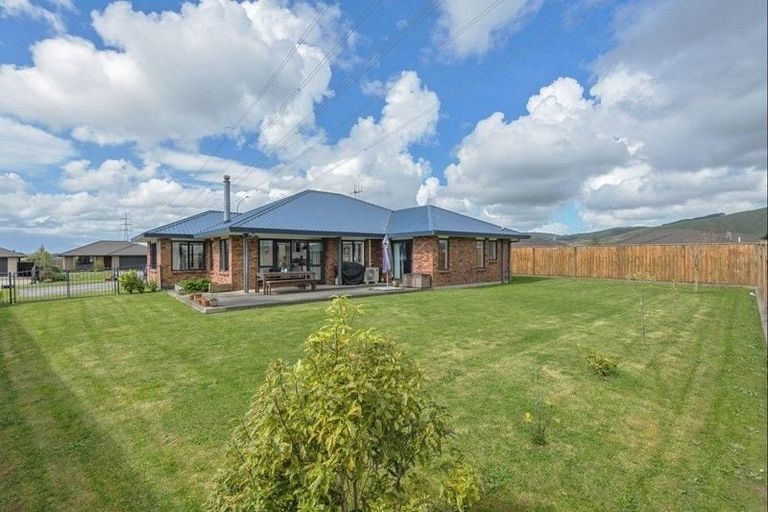 Photo of property in 186 Pacific Drive, Fitzherbert, Palmerston North, 4410