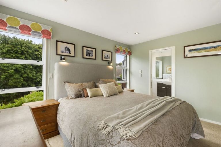 Photo of property in 3 Augusta Place, Forrest Hill, Auckland, 0620