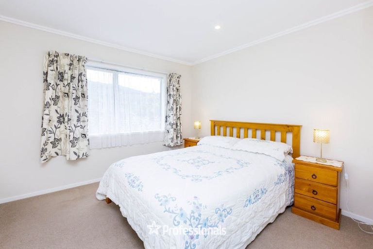 Photo of property in 5 Ashington Road, Silverstream, Upper Hutt, 5019