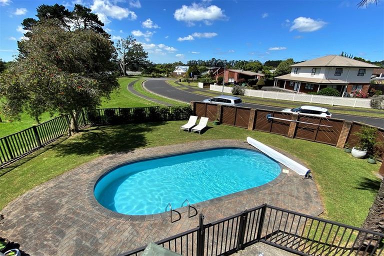 Photo of property in 5 Godwit Place, Waiuku, 2123
