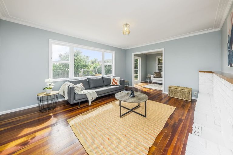 Photo of property in 37 Edmonton Road, Henderson, Auckland, 0612