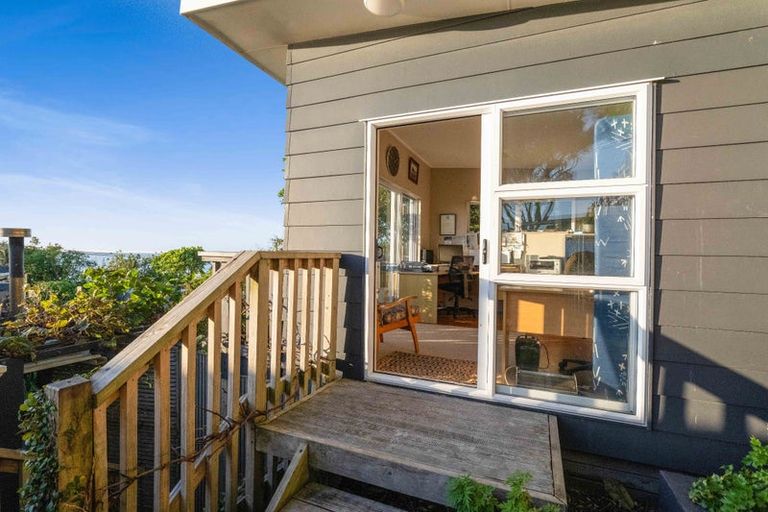 Photo of property in 94 Messenger Terrace, Oakura, 4314