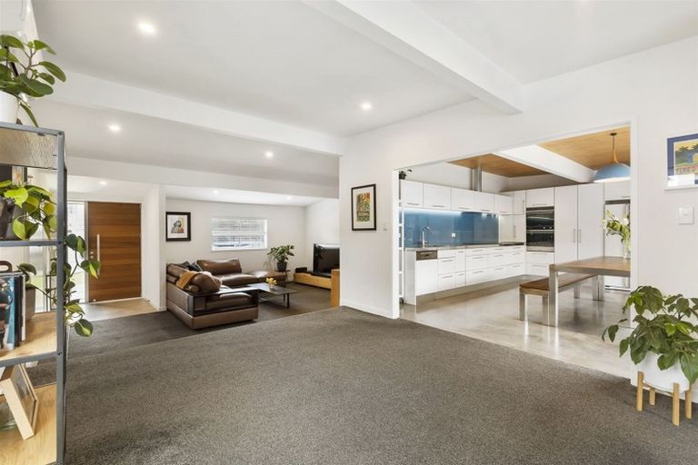 Photo of property in 75a Shakespeare Road, Milford, Auckland, 0620