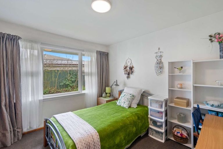 Photo of property in 73 Greendale Avenue, Avonhead, Christchurch, 8042