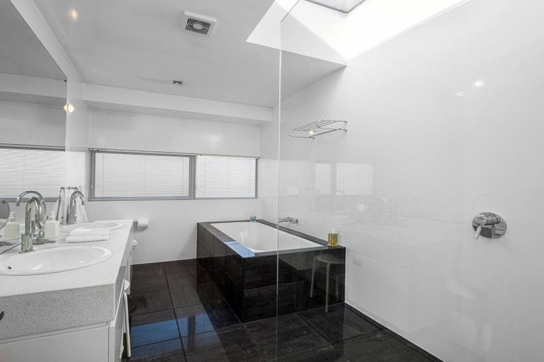 Photo of property in 97a Fendalton Road, Fendalton, Christchurch, 8014