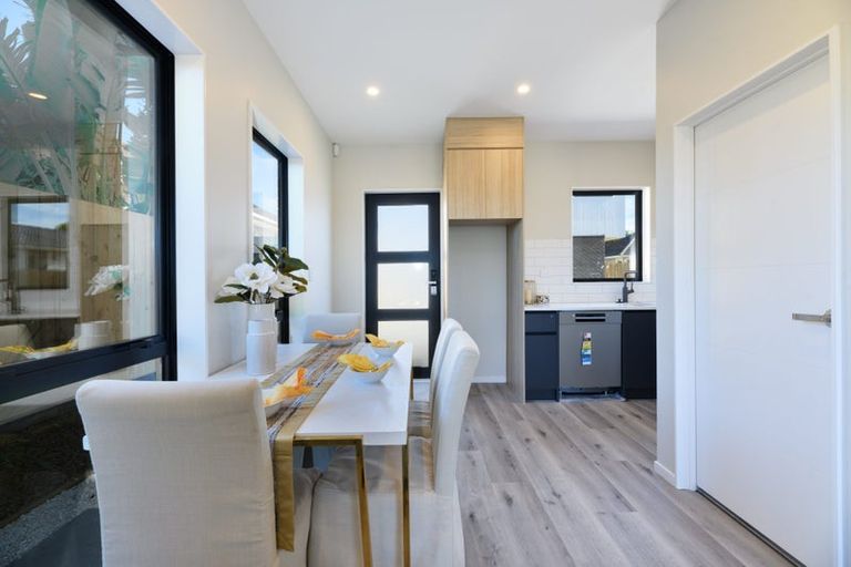 Photo of property in 14e Durham Street, Te Atatu Peninsula, Auckland, 0610