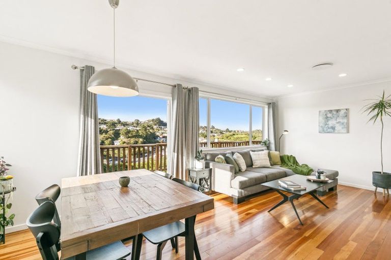 Photo of property in 137 Ruskin Road, Newlands, Wellington, 6037