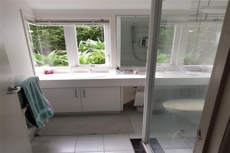 Photo of property in 22 Shanaway Rise, Hillcrest, Auckland, 0627