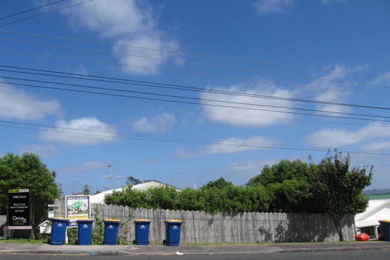 Photo of property in 1/100 Birkdale Road, Birkdale, Auckland, 0626