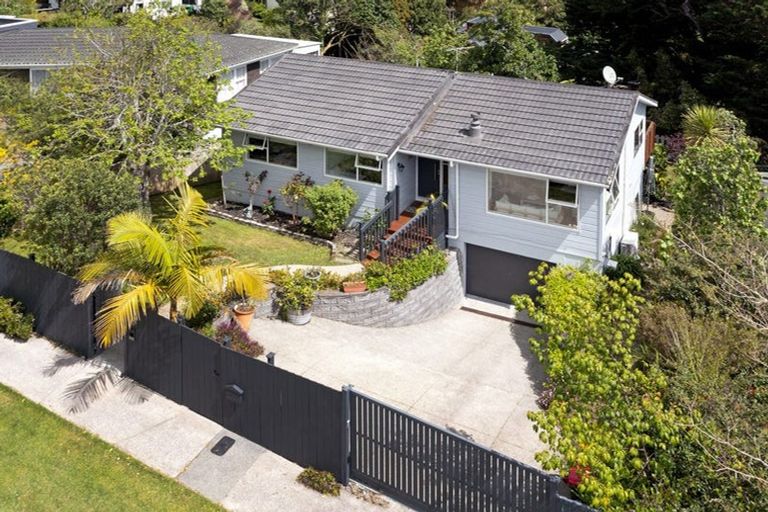Photo of property in 12 Cheriton Road, Mellons Bay, Auckland, 2014