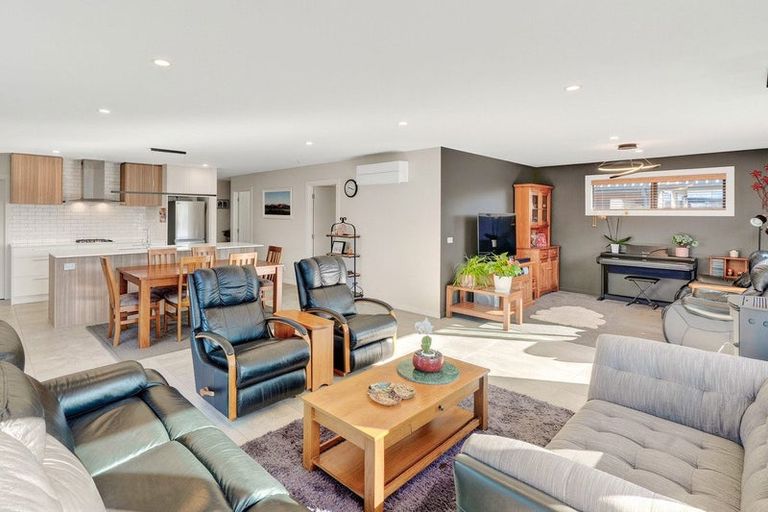 Photo of property in 23 Kereru Crescent, Wanaka, 9305