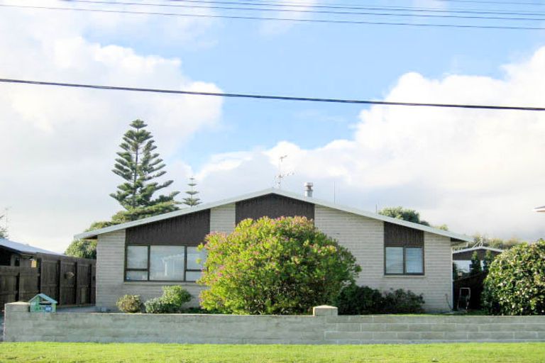 Photo of property in 85 Martin Road, Paraparaumu Beach, Paraparaumu, 5032