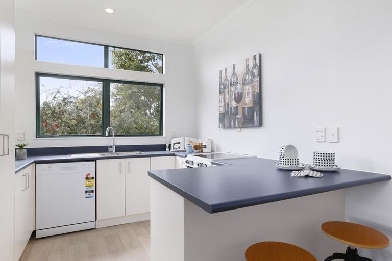 Photo of property in 2 Longview Rise, Massey, Auckland, 0614