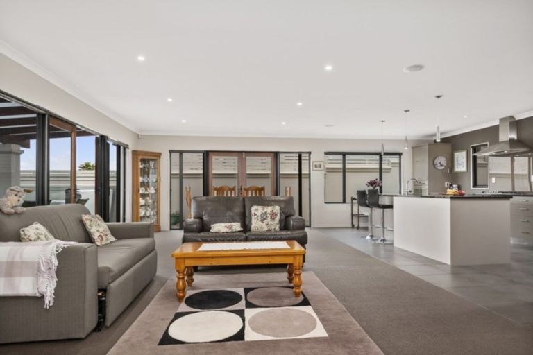 Photo of property in 105r Waikite Road, Welcome Bay, Tauranga, 3175