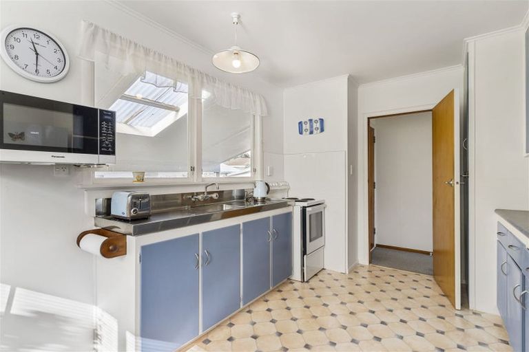 Photo of property in 4 Clendon Place, Manurewa, Auckland, 2102