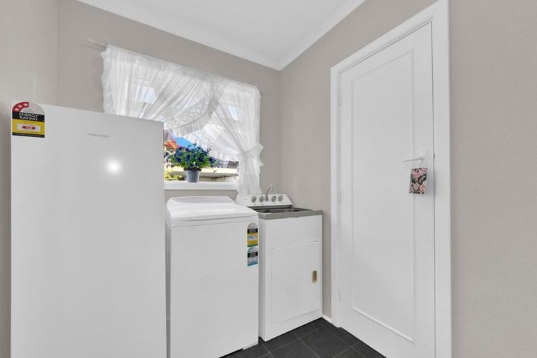 Photo of property in 233 Fifield Terrace, Opawa, Christchurch, 8023