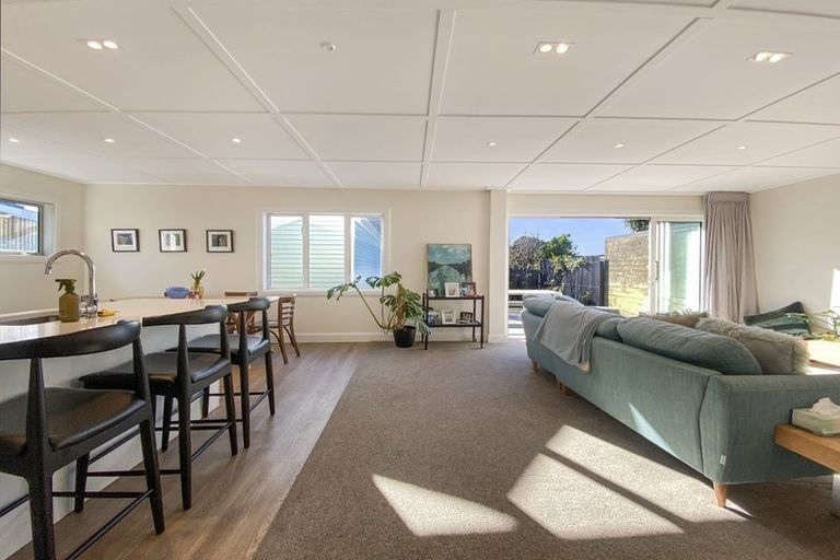 Photo of property in 81 Endeavour Street, Lyall Bay, Wellington, 6022