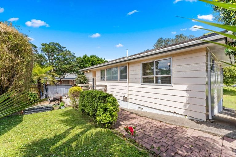 Photo of property in 20 Halberg Street, Glenfield, Auckland, 0629