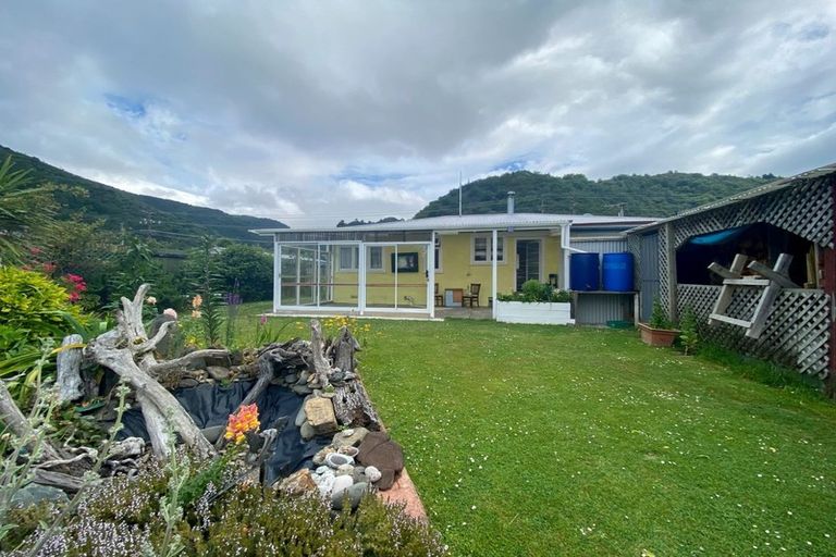 Photo of property in 7 Canterbury Street, Picton, 7220