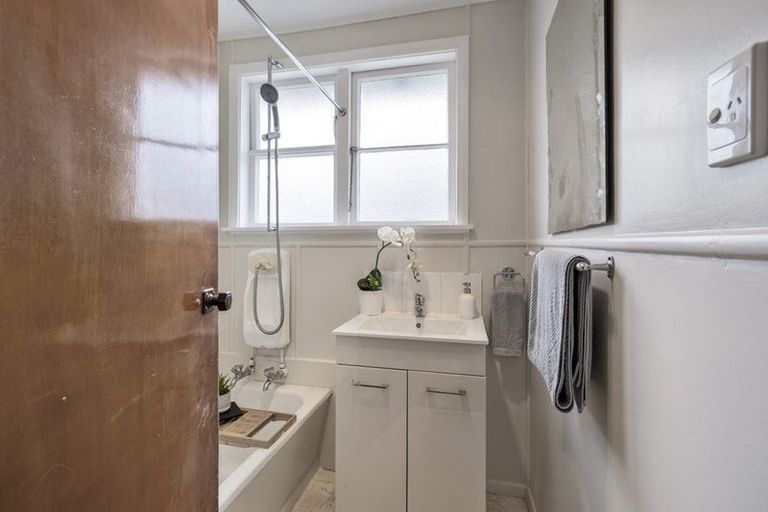 Photo of property in 55 Lismore Street, Merrilands, New Plymouth, 4312