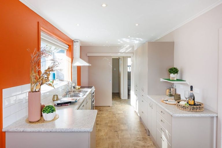 Photo of property in 19 Piper Place, Roslyn, Palmerston North, 4414