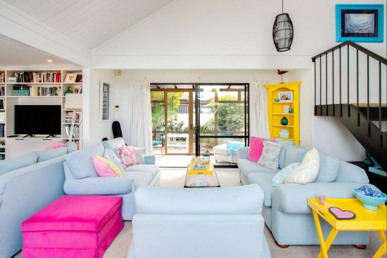 Photo of property in 3 Moana Place, Taradale, Napier, 4112