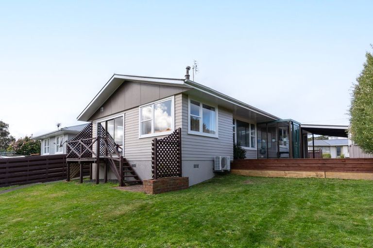 Photo of property in 33 Lynda Avenue, Paparangi, Wellington, 6037