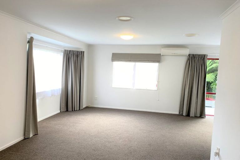 Photo of property in 20 Ted Gilberd Place, Newlands, Wellington, 6037