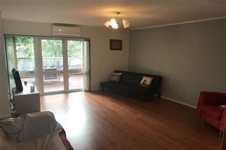 Photo of property in 11 Highbury Bypass, Birkenhead, Auckland, 0626