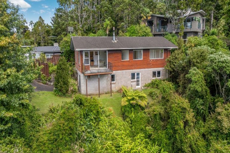 Photo of property in 98 Otitori Bay Road, Titirangi, Auckland, 0604