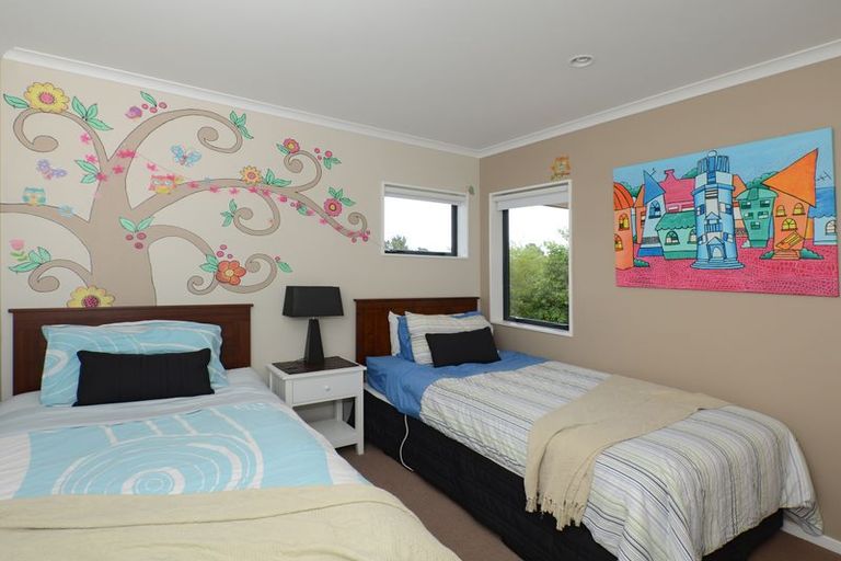 Photo of property in 24 Harbour View Road, Northland, Wellington, 6012