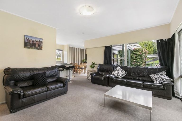 Photo of property in 2/53 Ayton Drive, Totara Vale, Auckland, 0629