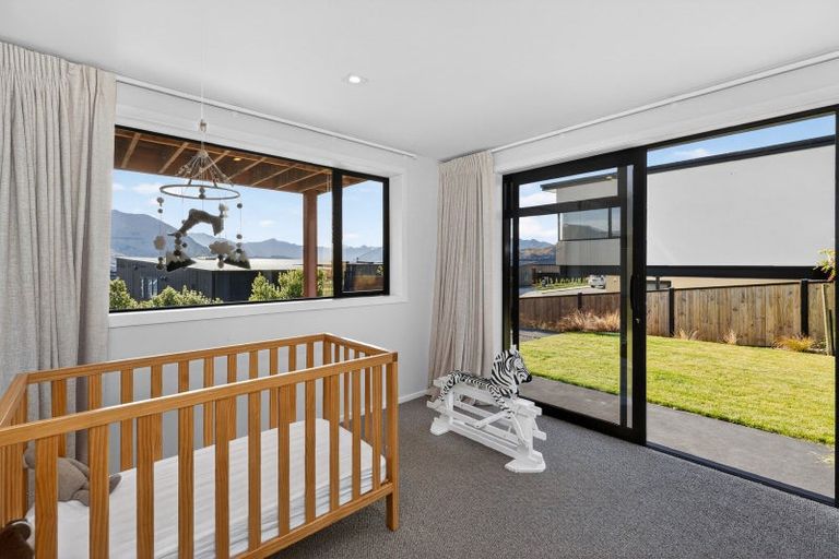 Photo of property in 8 Landsborough Lane, Wanaka, 9305