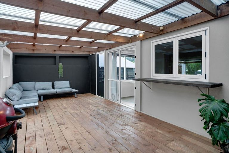 Photo of property in 70 Seaview Road, Marfell, New Plymouth, 4310